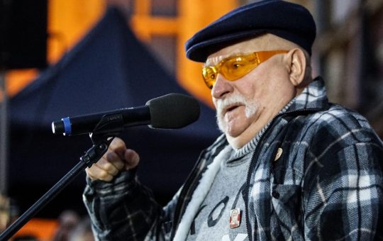 Lech Walesa: O Legendă Decorată – Impactul și Moștenirea Fostului Lider Polonez în Contextul Relațiilor Româno-Poloneze
