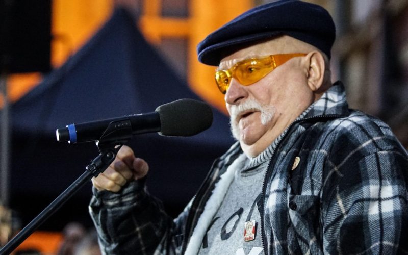 Lech Walesa: O Legendă Decorată – Impactul și Moștenirea Fostului Lider Polonez în Contextul Relațiilor Româno-Poloneze