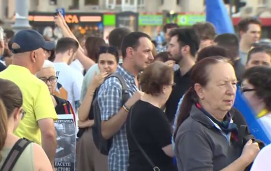 Protest în Piaţa Victoriei: Cetăţenii României se ridică împotriva corupţiei sistemice