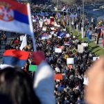 Protestele din Serbia: Acuzații de război civil și simularea unui atac cu tun sonic