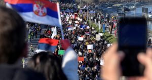 Protestele din Serbia: Acuzații de război civil și simularea unui atac cu tun sonic