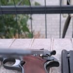 Descoperirea alarmantă din Buzău: Pistoale și muniție în mașina unui bărbat – implicații și analize