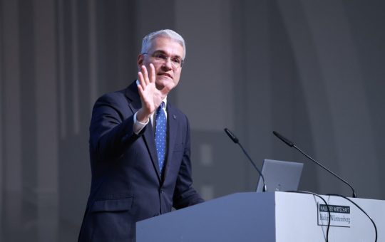 Reacția REPER la Decizia lui Dragoș Pîslaru de a se Alătura PNL: O Analiză a Impactului și Implicațiilor Politice