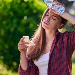 Cum ne protejăm de insolație în zilele caniculare: Ghid complet pentru prevenirea complicațiilor