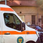 Accident grav în Iași: O ambulanță și un autoturism colidă, provocând îngrijorări despre siguranța rutieră