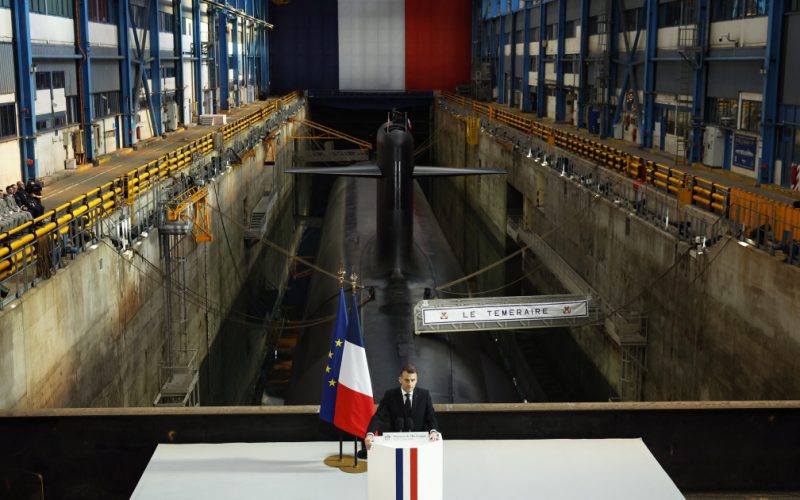 Pariul Nuclear Fragil al lui Macron: Provocările și Implicațiile pentru Europa în Contextul Retragerii SUA din NATO