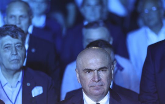 Congresul Extraordinar al PNL: O Analiză a Crizei și Viziunii Partidului sub Conducerea lui Ilie Bolojan