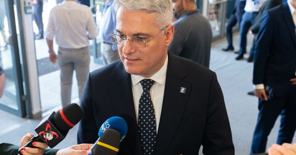 Întoarcerea lui Dragoș Pîslaru în PNL: O analiză a impactului și viziunii asupra liberalismului românesc