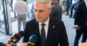 Întoarcerea lui Dragoș Pîslaru în PNL: O analiză a impactului și viziunii asupra liberalismului românesc