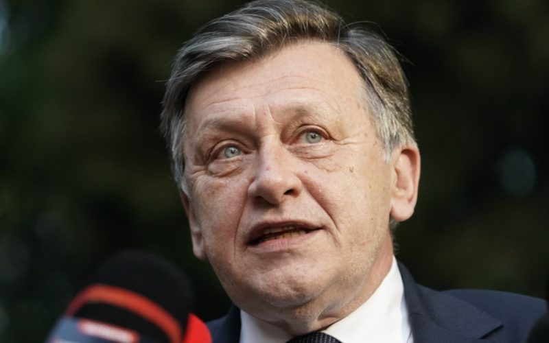 Crin Antonescu și Congresul PNL: O Analiză a Trădării și Implicațiilor Politice