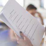 Profesorii în captivitate digitală: criza Evaluării Naționale și impactul asupra educației românești