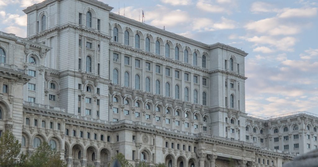 Protestul funcționarilor din Parlament: Context, revendicări și implicații pe termen lung