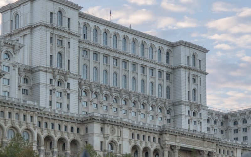Protestul funcționarilor din Parlament: Context, revendicări și implicații pe termen lung