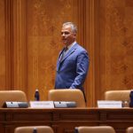 Adrian Veștea și eșecul învestirii cabinetului: O analiză a contextului politic și social din România