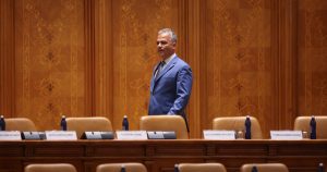 Adrian Veștea și eșecul învestirii cabinetului: O analiză a contextului politic și social din România