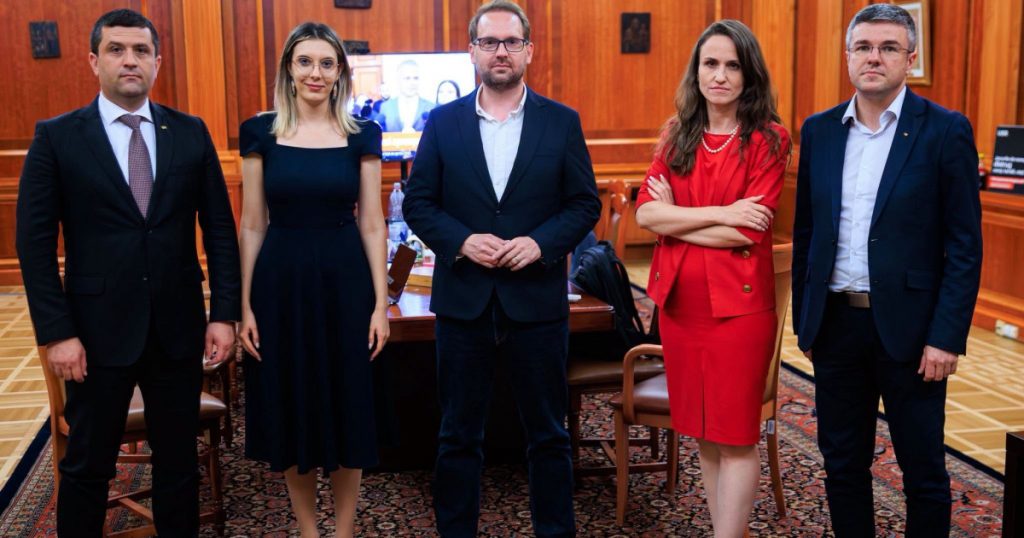 Dominic Fritz și provocările unui guvern minoritar: O analiză detaliată a situației politice din România