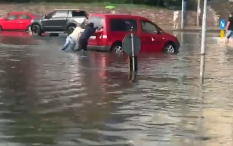 Furtunile devastatoare din România: Impactul asupra comunităților și lecțiile de învățat