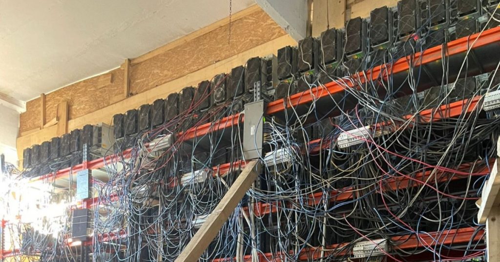 Economie Digitală și Evaziune Fiscală: Descoperirea unei Ferme Clandestine de Criptomonede în Satu Mare