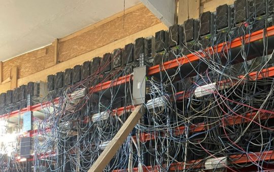 Economie Digitală și Evaziune Fiscală: Descoperirea unei Ferme Clandestine de Criptomonede în Satu Mare