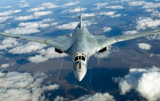 Activități Aeriene Strategice: Bombardierele Rusești Tu-160 și Implicațiile Geopolitice în Regiunea Nordică