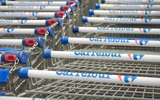 Pavăl Holding preia Carrefour România: O analiză detaliată a impactului asupra pieței și consumatorilor