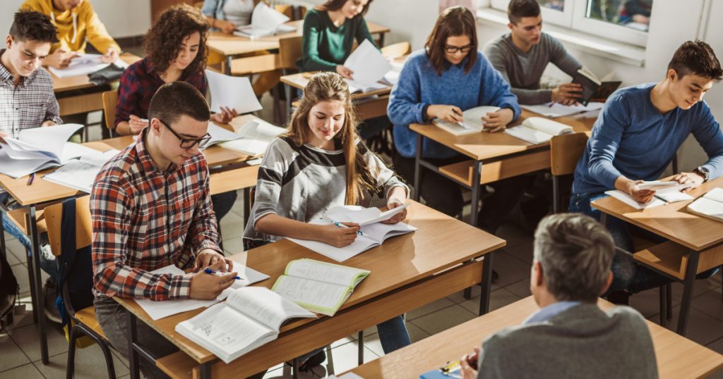 Reforma Educațională în Liceele din România: O Nouă Abordare pentru Viitorul Școlar