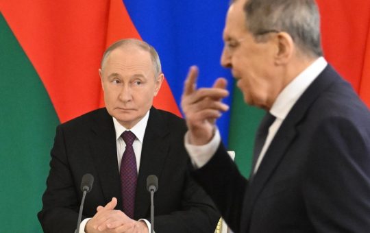 Suspiciuni și Conjuncturi Geopolitice: Întâlnirea din Alaska între Putin și Trump