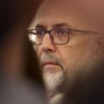 Strategii Politice și Implicațiile Votului pentru Guvernul Veștea: Analiza Șahului Politic Dintre George Simion și Kelemen Hunor