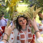 Sânziene 2026: Tradiții, obiceiuri și semnificația busuiocului în noaptea magică