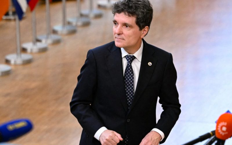 Nicușor Dan și Provocările Formării unui Guvern Minoritar în România