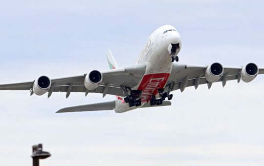 Îngrijorări majore în aviația comercială: Inspectarea de urgență a aeronavelor Airbus A380 după descoperirea fisurilor la aripi