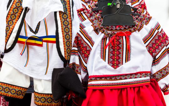 Ziua Universală a Iei 2026: Sărbătoare a Tradiției și Identității Culturale Românești