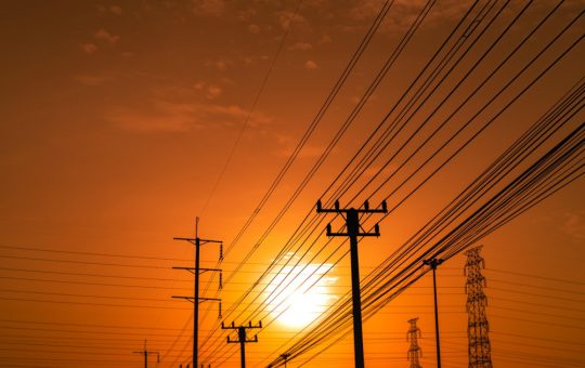 Valurile de căldură și riscurile energetice: Impactul asupra rețelelor electrice din Europa