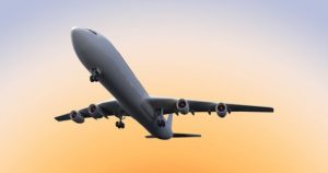 Biletele de avion ar putea rămâne scumpe: Analiza impactului acordului SUA-Iran asupra industriei aeronautice
