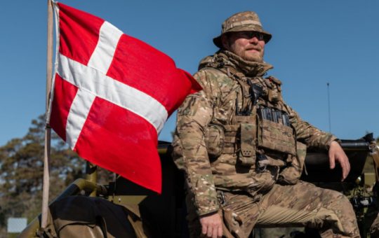 Recruții Danezi în Groenlanda: Implicații Strategice și Context Militar