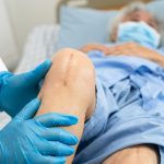 Durerea de genunchi: O problemă complexă care afectează toate vârstele și necesită intervenție timpurie