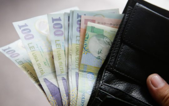 Impactul scăderii veniturilor asupra românilor: Analiza unui sondaj INSCOP