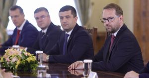 USR și Rotația Guvernamentală: O Soluție pentru Stabilitatea Politică în România?