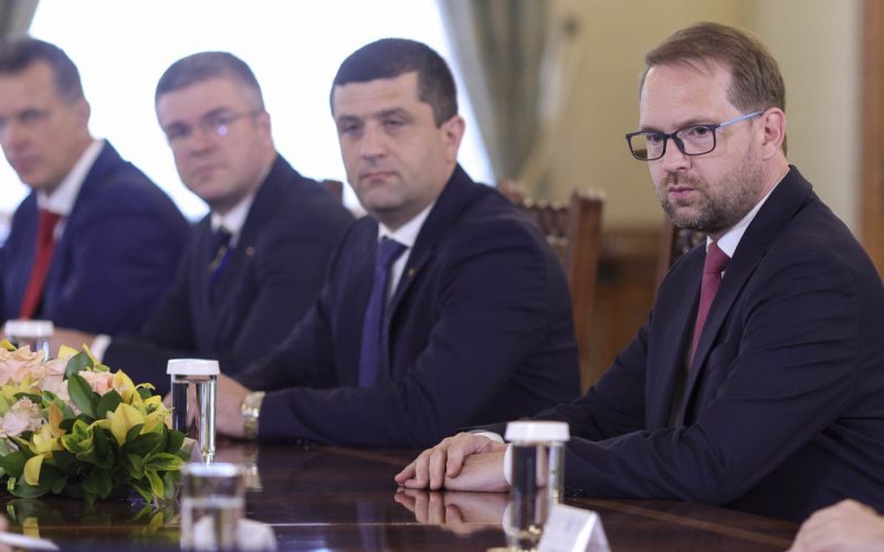 USR și Rotația Guvernamentală: O Soluție pentru Stabilitatea Politică în România?
