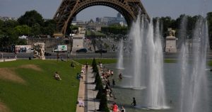 Canicula Extremă în Franța: Impactul Temperaturilor Record Asupra Infrastructurii și Vieții Cotidiene