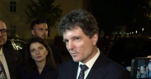 Tensiuni Politice în România: Asigurările lui Nicușor Dan pentru Guvernul Veștea și Provocările Votului