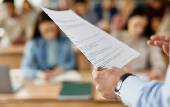 Evaluarea Națională 2026: Tot ce trebuie să știe elevii despre rezultate, contestații și impactul examenului