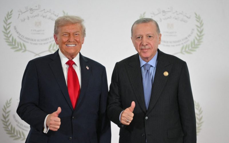 Donald Trump la Summitul NATO din Turcia: O Analiză a Relațiilor Internaționale și a Diplomatului Erdogan