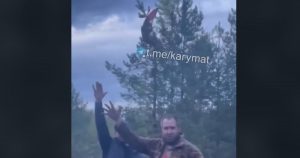 Incidentul simbolic: Căderea unui bărbat în încercarea de a arbora steagul URSS în Rusia