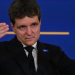 Criza Politică și Așteptările de la Noul Premier: Ce Urmează pentru România?