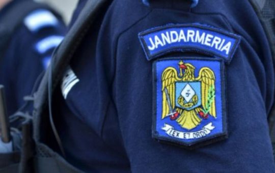 Eroismul cotidian: Jandarmul care a salvat un bebeluș încuiat într-o mașină din Alba Iulia
