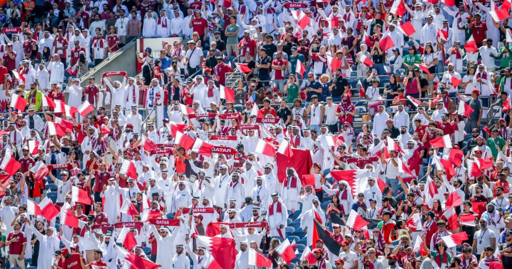 Controversele Fanilor Falși la Cupa Mondială 2026: Impactul și Implicațiile pentru Qatar și Fotbalul Global