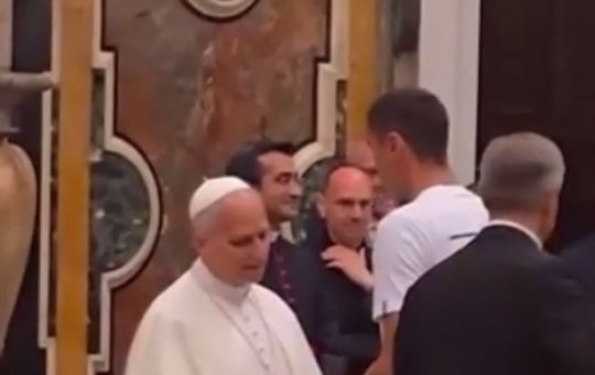 David Popovici și Impactul său asupra Natației: Întâlnirea cu Papa și Provocările Viitoare