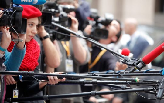 Influencerii la Summiturile UE: O Nouă Era a Comunicării Politice sau O Provocare pentru Jurnalismul Tradițional?