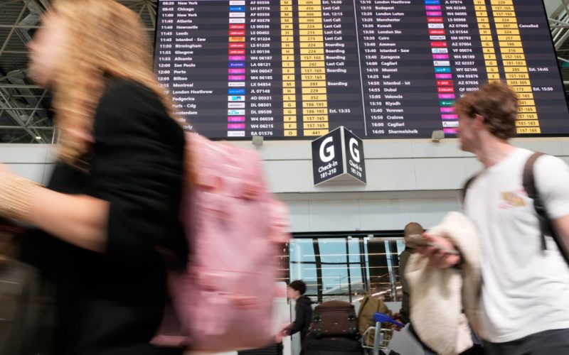 Provocările sistemului biometric de intrare în UE: Aeroporturile din Roma cer soluții rapide pentru a evita haosul estival